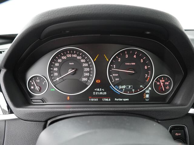 BMW 3-SERIE 320i Corporate Lease High Executive | Luxury Line | Trekhaak | Head-up | Glazendak | Comfort Acces |