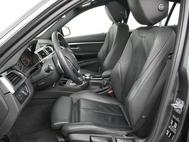 BMW 3-SERIE 320i Corporate Lease High Executive | Luxury Line | Trekhaak | Head-up | Glazendak | Comfort Acces |