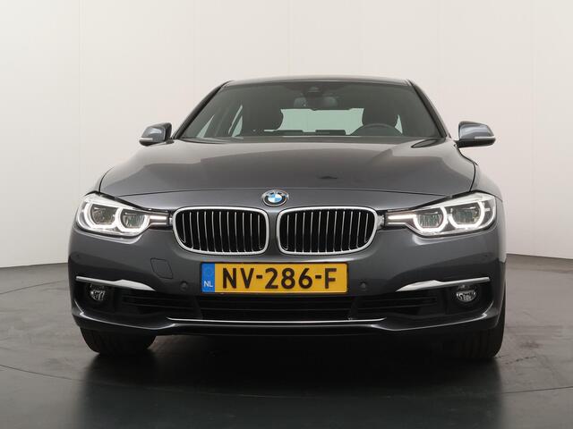BMW 3-SERIE 320i Corporate Lease High Executive | Luxury Line | Trekhaak | Head-up | Glazendak | Comfort Acces |