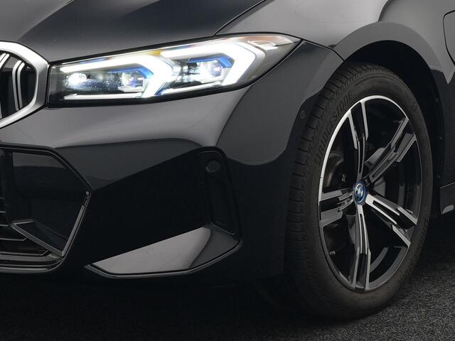 BMW 3-SERIE 330e M Sport Plug In Hybrid 293pk PHEV | Widescreen Navi |Head Up | Alcantara Sportstoelen Verwarmd | Sfeerverlichting | Camera | BLIS | Keyless |