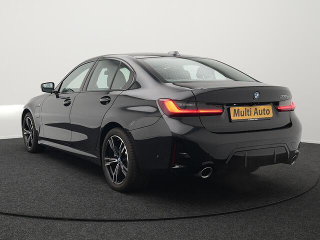 BMW 3-SERIE 330e M Sport Plug In Hybrid 293pk PHEV | Widescreen Navi |Head Up | Alcantara Sportstoelen Verwarmd | Sfeerverlichting | Camera | BLIS | Keyless |