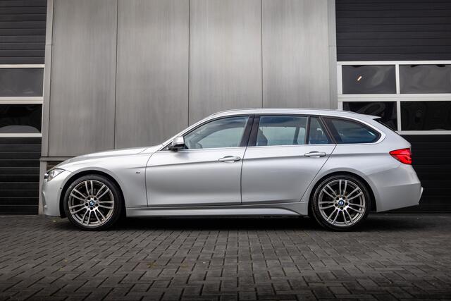 BMW 3-SERIE Touring 330i 252 pk Centennial High Executive M-Sportpakket / NL-Auto/ Pano-Dak/ Keyless/ Head-Up/ 360-Camera/ Sport-Stoelen/ Stoel.Verw/ Led-Xenon/ 19'' LMV