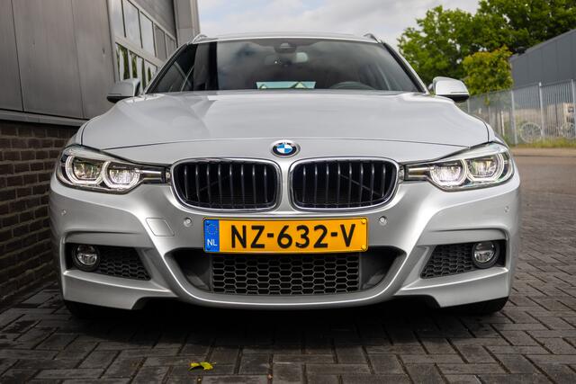 BMW 3-SERIE Touring 330i 252 pk Centennial High Executive M-Sportpakket / NL-Auto/ Pano-Dak/ Keyless/ Head-Up/ 360-Camera/ Sport-Stoelen/ Stoel.Verw/ Led-Xenon/ 19'' LMV