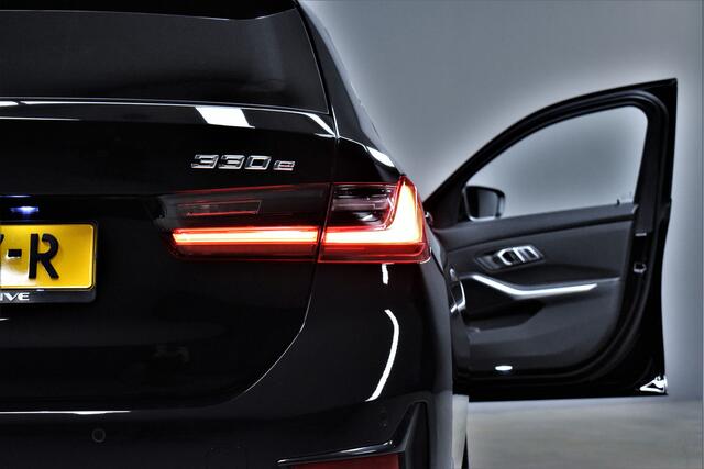 BMW 3-SERIE Touring 330e 292pk 1e Eig. Dealer OH Trekhaak/Carplay/Navi/Led/Stoelverw./Lmv