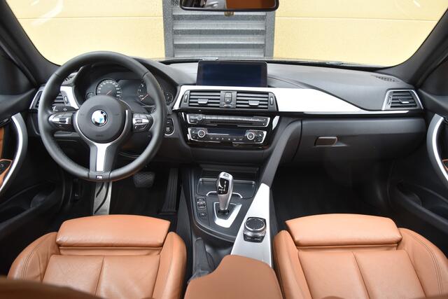 BMW 3-SERIE Touring 318i M Sport * M Sportpakket * Leder * Stoelverwarming * Navigatie Professional * LED * PDC *