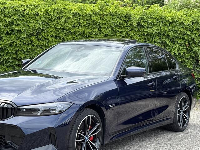 BMW 3-SERIE 320e | M-Sport Pro | Schuif-/Kanteldak | 19'' | Elek. trekhaak