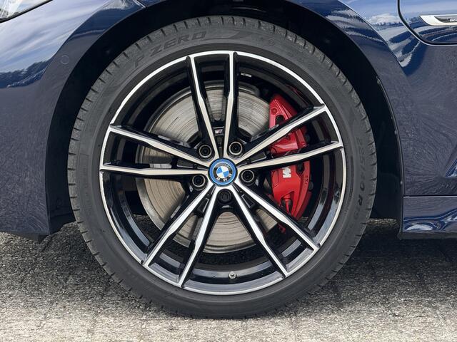 BMW 3-SERIE 320e | M-Sport Pro | Schuif-/Kanteldak | 19'' | Elek. trekhaak