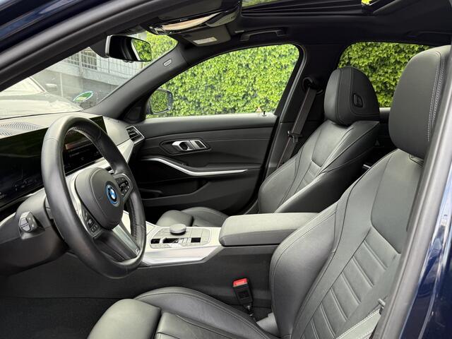 BMW 3-SERIE 320e | M-Sport Pro | Schuif-/Kanteldak | 19'' | Elek. trekhaak