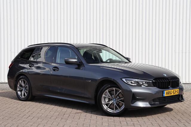 BMW 3-SERIE Touring 330e Sportline | Sportstoelen | Shadowline | Navigatie | Trekhaak | Stoelverwarming