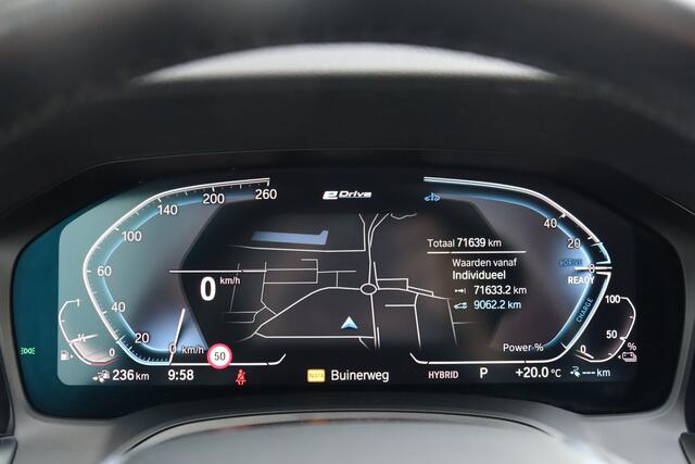 BMW 3-SERIE Touring 330e Sportline | Sportstoelen | Shadowline | Navigatie | Trekhaak | Stoelverwarming