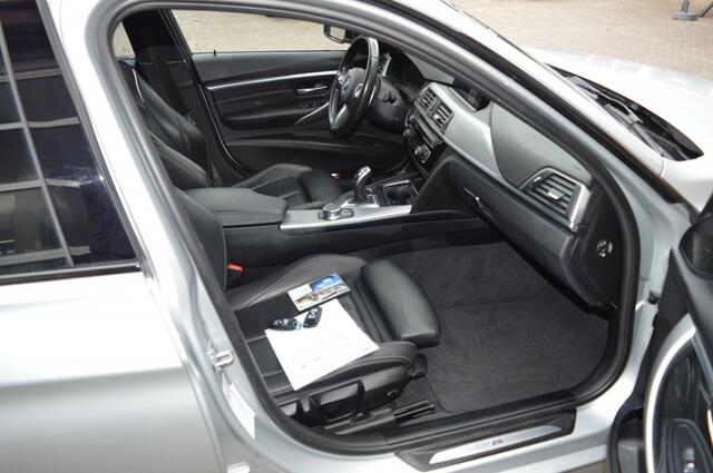 BMW 3-SERIE 320i MSp. Exec.
