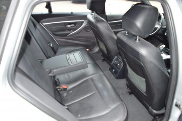 BMW 3-SERIE 320i MSp. Exec.