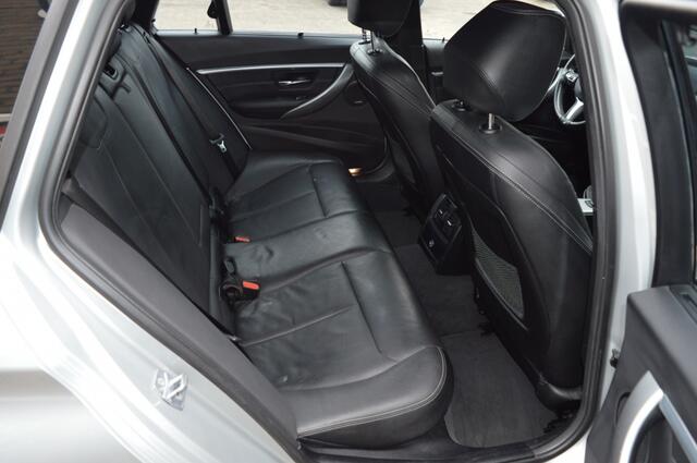 BMW 3-SERIE 320i MSp. Exec.