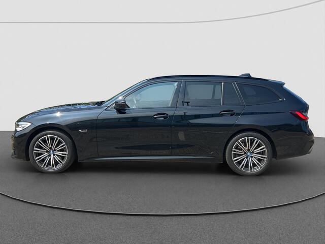 BMW 3-SERIE Touring 320e xDrive High Executive | M-Sport | Trekhaak | 18'' LMV