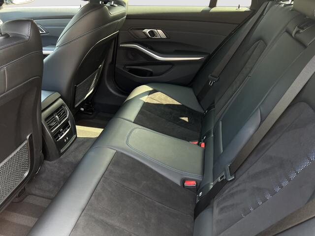 BMW 3-SERIE Touring 320e xDrive High Executive | M-Sport | Trekhaak | 18'' LMV