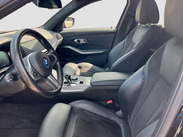 BMW 3-SERIE Touring 320e xDrive High Executive | M-Sport | Trekhaak | 18'' LMV