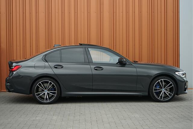 BMW 3-SERIE 330e xDrive M Sport DAVITGRAU M-Stoelen Schuifdak Trekhaak Memory DAB VOL!