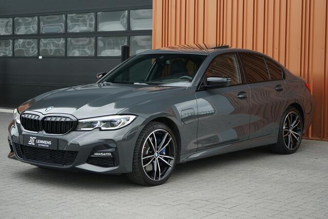 BMW 3-SERIE 330e xDrive M Sport DAVITGRAU M-Stoelen Schuifdak Trekhaak Memory DAB VOL!