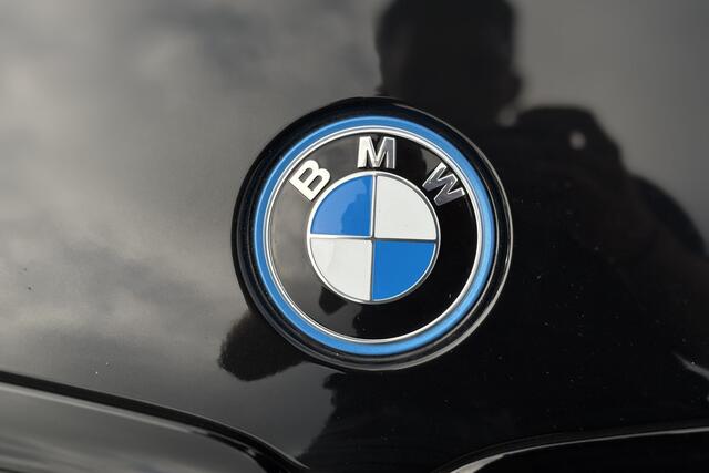 BMW 3-SERIE 320e Touring M-Sport | Camera | Head-Up | Stoelverwarming | Live Cockpit Pro