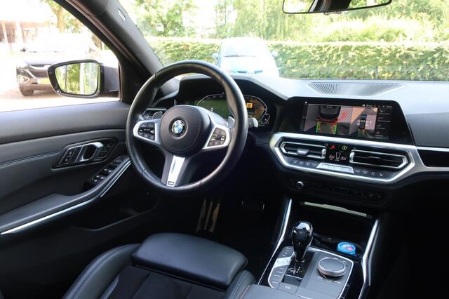 BMW 3-SERIE 330E M-SPORT, Schuifdak, LED, Apple Carplay/ Android Auto, etc.