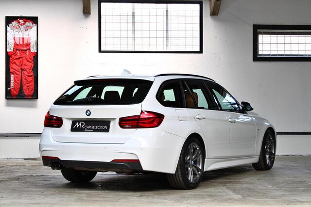 BMW 3-SERIE Touring 320i M Sport Edition | Panoramadak | Apple Carplay | Trekhaak | Adaptive cruise control | NL auto |