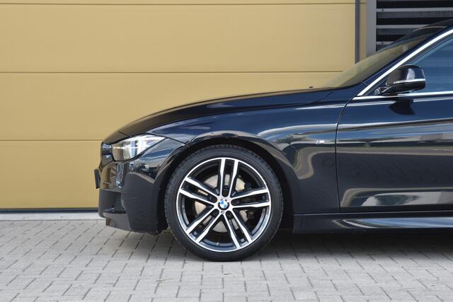 BMW 3-SERIE 330i Edition M Sport Shadow High Executive * Glasdak * Stuurwiel verwarming * Leder * LED * Navigatie Professional *