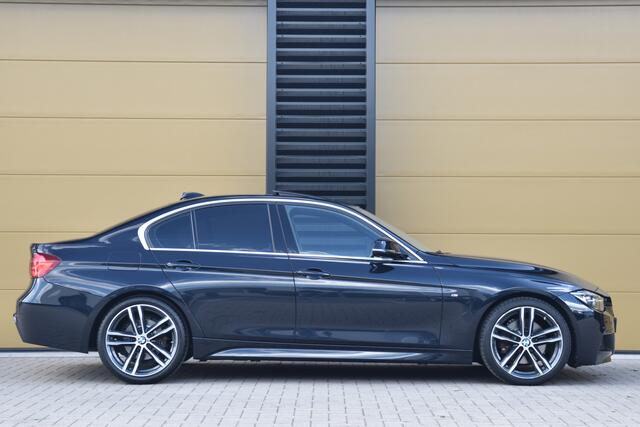 BMW 3-SERIE 330i Edition M Sport Shadow High Executive * Glasdak * Stuurwiel verwarming * Leder * LED * Navigatie Professional *