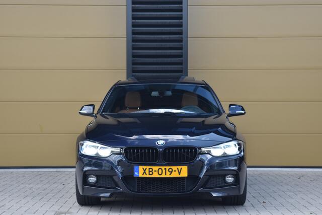 BMW 3-SERIE 330i Edition M Sport Shadow High Executive * Glasdak * Stuurwiel verwarming * Leder * LED * Navigatie Professional *