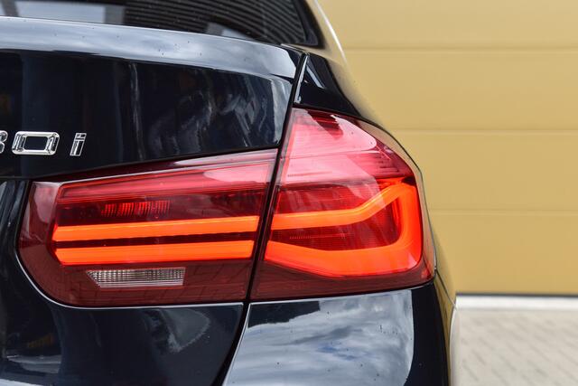 BMW 3-SERIE 330i Edition M Sport Shadow High Executive * Glasdak * Stuurwiel verwarming * Leder * LED * Navigatie Professional *
