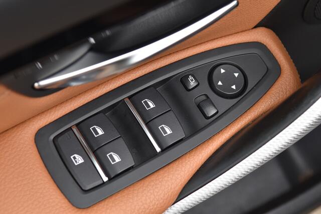 BMW 3-SERIE 330i Edition M Sport Shadow High Executive * Glasdak * Stuurwiel verwarming * Leder * LED * Navigatie Professional *