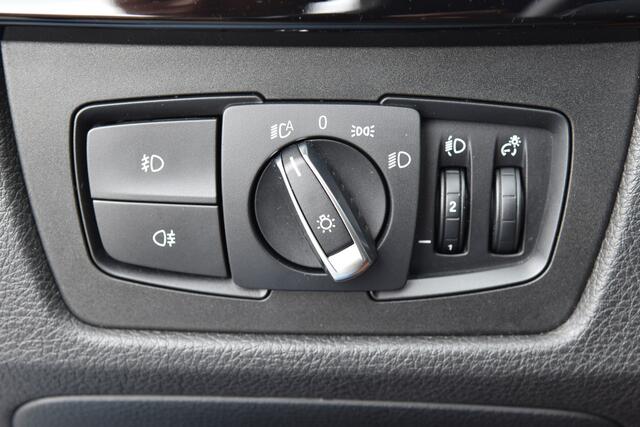 BMW 3-SERIE 330i Edition M Sport Shadow High Executive * Glasdak * Stuurwiel verwarming * Leder * LED * Navigatie Professional *