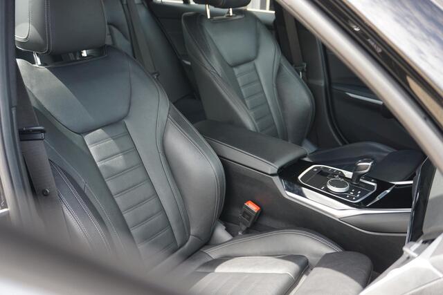 BMW 3-SERIE Touring 318i High Executive Edition | Leer | Carplay