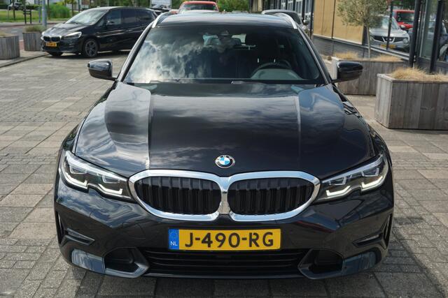BMW 3-SERIE Touring 318i High Executive Edition | Leer | Carplay