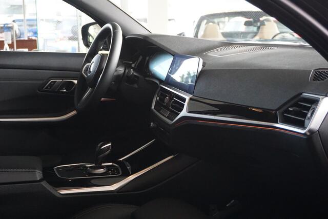BMW 3-SERIE Touring 318i High Executive Edition | Leer | Carplay