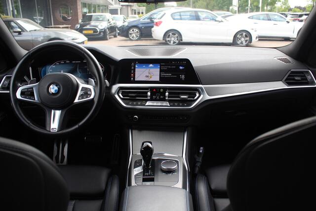 BMW 3-SERIE M340i xDrive / Trekhaak / Leder / Memory seats / 19'' / DAB / Navigatie / Stoelverwarming / DAB / Cruise Control