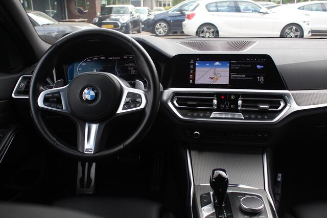 BMW 3-SERIE M340i xDrive / Trekhaak / Leder / Memory seats / 19'' / DAB / Navigatie / Stoelverwarming / DAB / Cruise Control