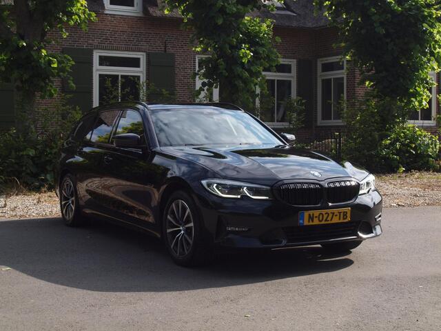 BMW 3-SERIE Touring 320e Business Edition Plus | Apple Carplay | Laserlight | Parkeersensoren | Sfeerverlichting | Leer |