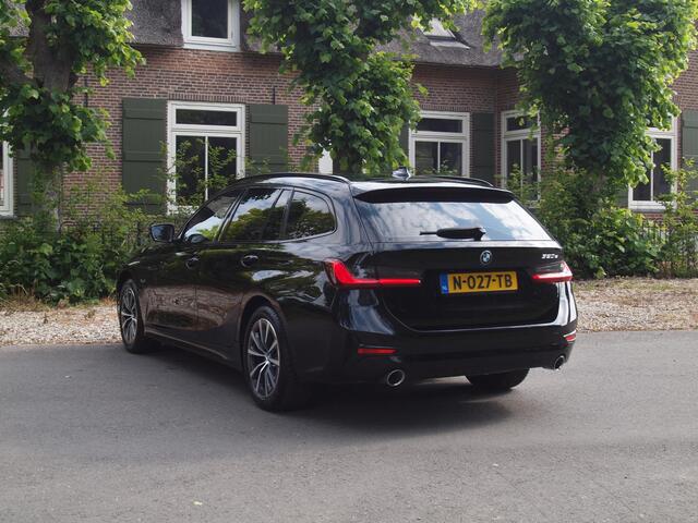 BMW 3-SERIE Touring 320e Business Edition Plus | Apple Carplay | Laserlight | Parkeersensoren | Sfeerverlichting | Leer |