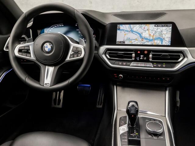 BMW 3-SERIE 320i M Sport 184Pk Automaat (APPLE CARPLAY, M PAKKET, GROOT NAVI, SFEERVERLICHTING, LEDER/ACANTARA, SPORTSTOELEN, GETINT GLAS, PARKEERSENSOREN, NIEUWE APK, NIEUWSTAAT)