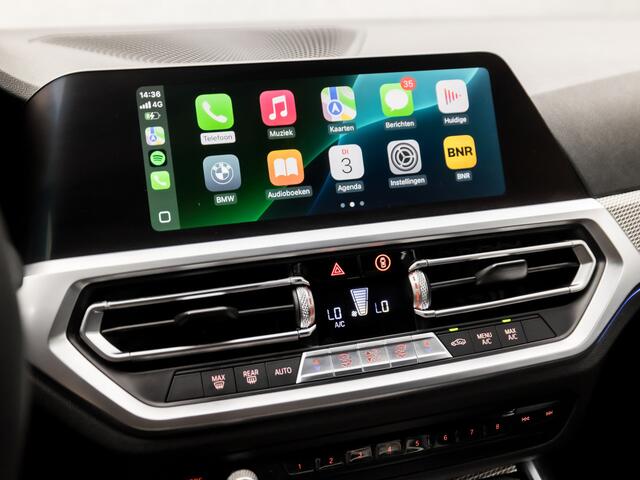 BMW 3-SERIE 320i M Sport 184Pk Automaat (APPLE CARPLAY, M PAKKET, GROOT NAVI, SFEERVERLICHTING, LEDER/ACANTARA, SPORTSTOELEN, GETINT GLAS, PARKEERSENSOREN, NIEUWE APK, NIEUWSTAAT)