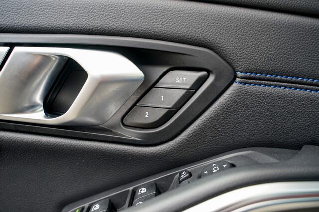 BMW 3-SERIE Touring M340i xDrive | M kuipstoelen | Pano | HUD | Business Edition Plus