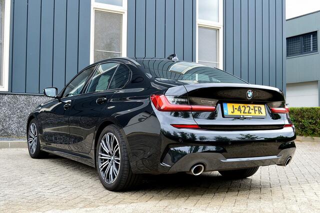 BMW 3-SERIE 318i M-Sport Rijklaarprijs-Garantie Navigatie Leder sport interieur Live Cockpit Plus