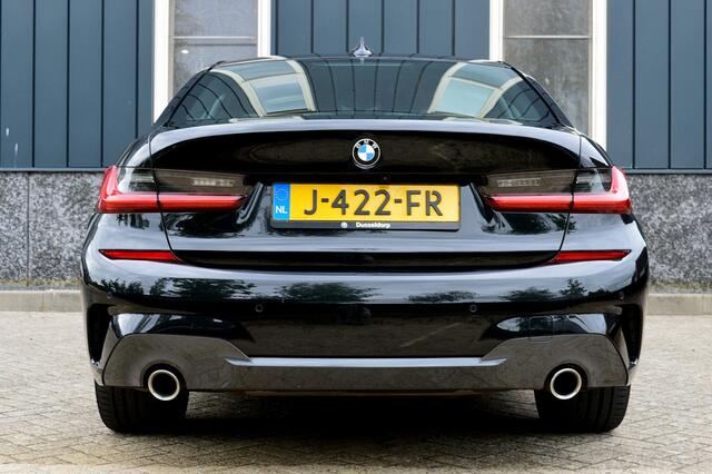 BMW 3-SERIE 318i M-Sport Rijklaarprijs-Garantie Navigatie Leder sport interieur Live Cockpit Plus