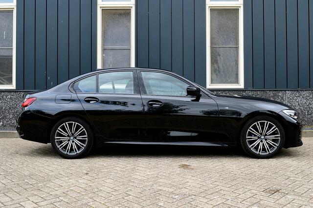 BMW 3-SERIE 318i M-Sport Rijklaarprijs-Garantie Navigatie Leder sport interieur Live Cockpit Plus