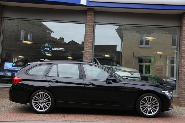 BMW 3-SERIE Touring 318i Corporate Lease Executive Navi LED