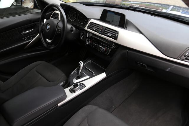 BMW 3-SERIE Touring 318i Corporate Lease Executive Navi LED