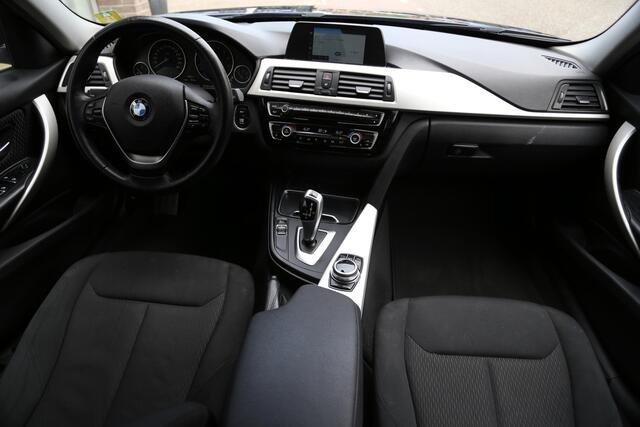 BMW 3-SERIE Touring 318i Corporate Lease Executive Navi LED