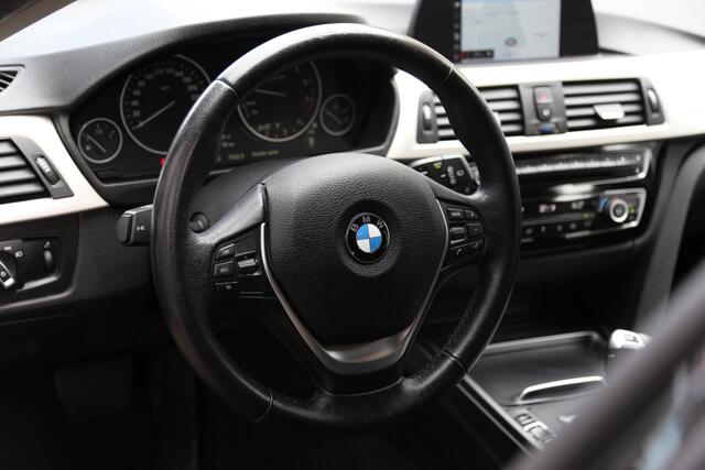 BMW 3-SERIE Touring 318i Corporate Lease Executive Navi LED