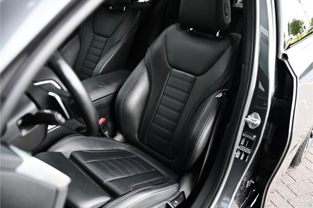 BMW 3-SERIE 320i High Executive Automaat / Schuif-kanteldak / Sportstoelen / Achteruitrijcamera / Parking Assistant / LED / Live Cockpit Professional