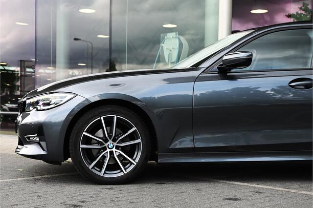 BMW 3-SERIE 320i High Executive Automaat / Schuif-kanteldak / Sportstoelen / Achteruitrijcamera / Parking Assistant / LED / Live Cockpit Professional
